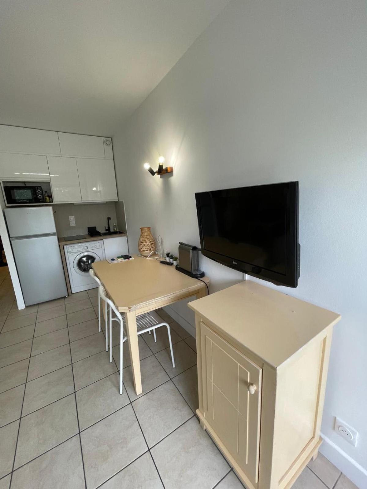 06U - Beautiful Studio In Residence - Swimming Pool And Tennis Court Saint-Laurent-du-Var Eksteriør bilde
