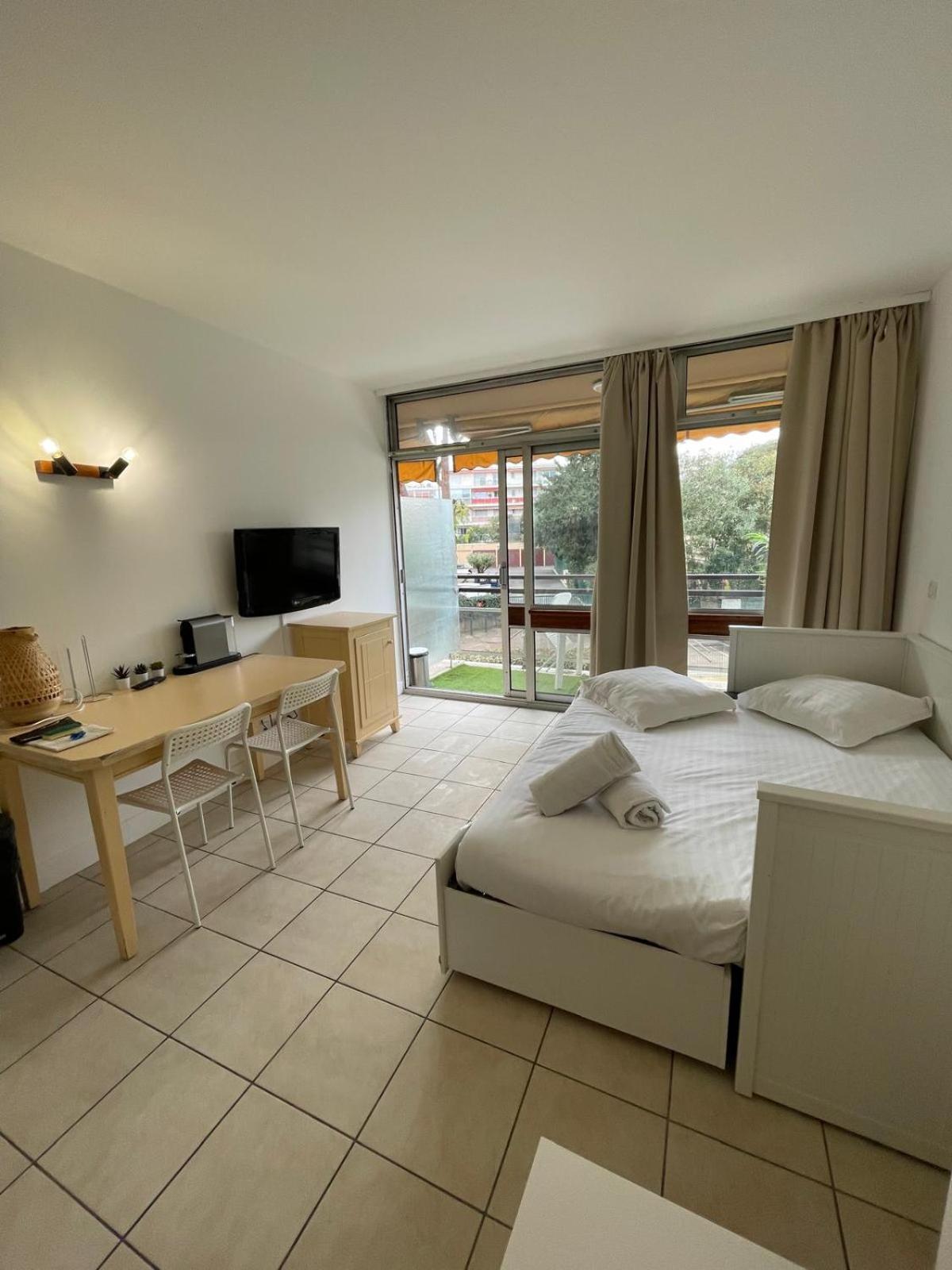 06U - Beautiful Studio In Residence - Swimming Pool And Tennis Court Saint-Laurent-du-Var Eksteriør bilde