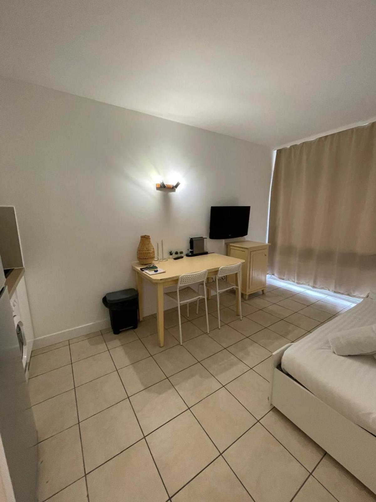 06U - Beautiful Studio In Residence - Swimming Pool And Tennis Court Saint-Laurent-du-Var Eksteriør bilde